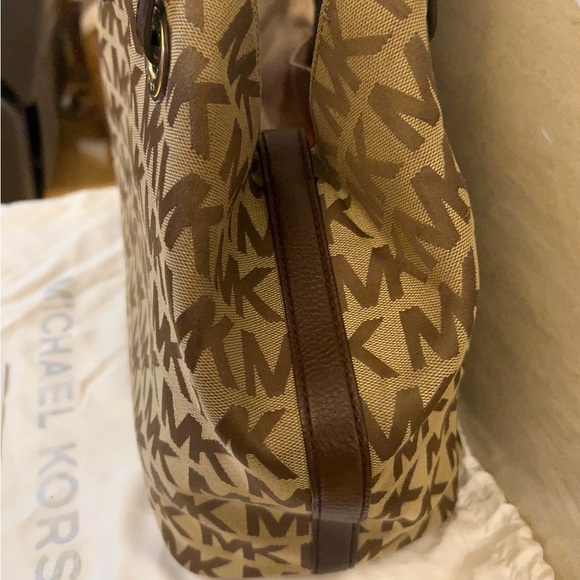 Michael Kors Jet Set Grab Tan and Brown Logo Hobo Tote - Picture 6 of 16